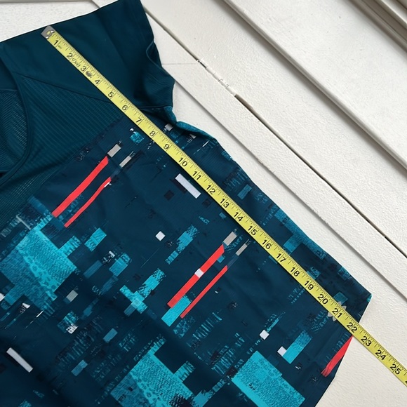 Under Armour • HeatGear Active Geometric Top • Women's size Small S - Picture 5 of 12